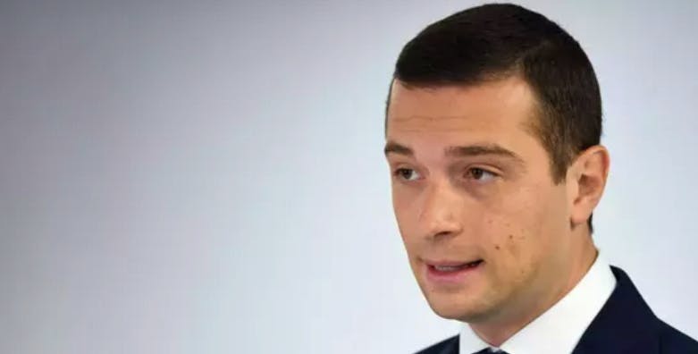 France : Jordan Bardella confirme que le Rassemblement national prévoit de privatiser l’audiovisuel public.