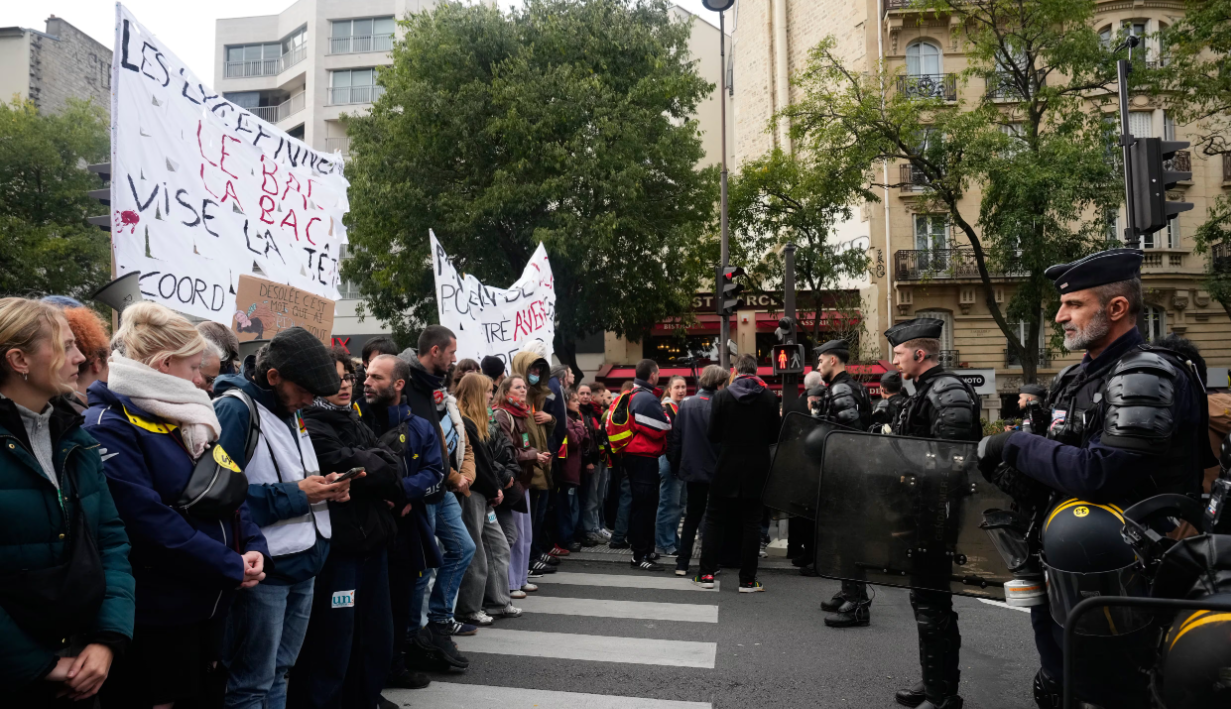 France : 70 000 forces de l'ordre en alerte pour une nouvelle journée de revendications