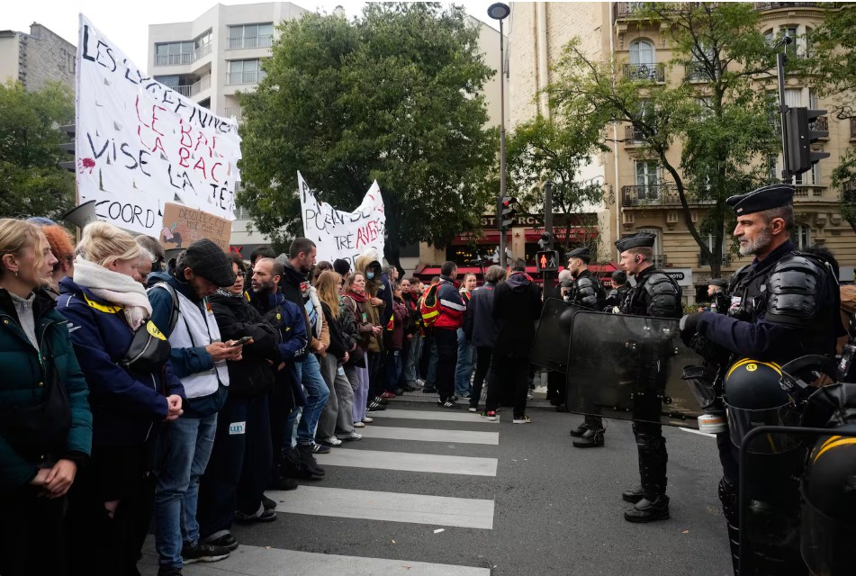France : 70 000 forces de l'ordre en alerte pour une nouvelle journée de revendications